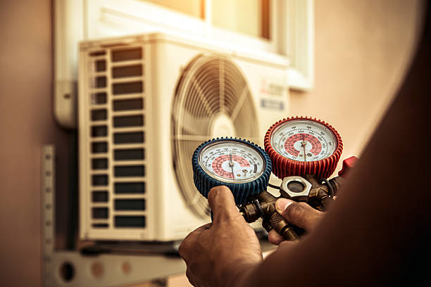 Professional Ac Installation technician working in Lindenhurst, IL